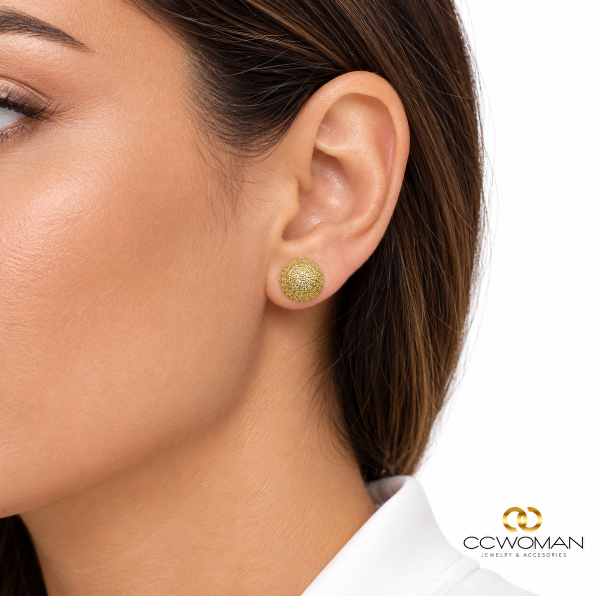 Aros esfera pavé BB3004, foto con modelo