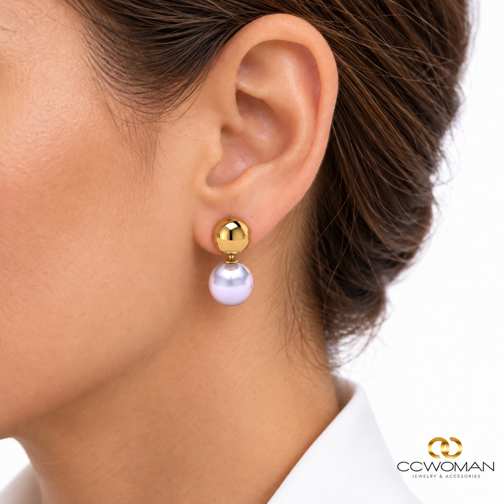Aros Dúo de Perla – Elegancia Dorada, acercamiento con modelo