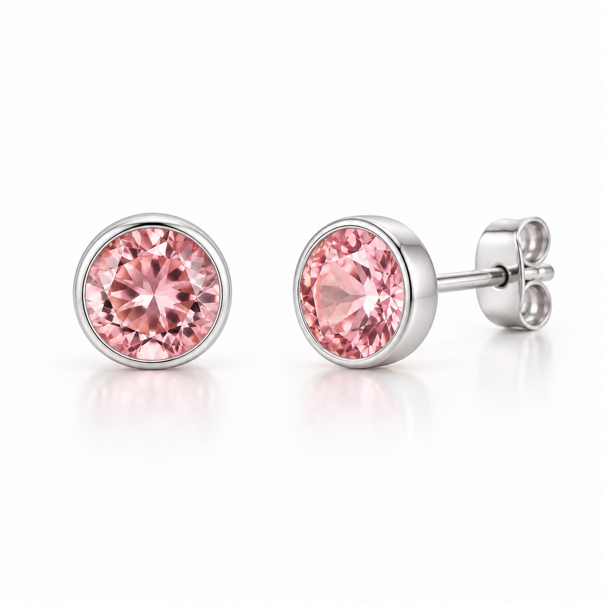 Aros Punto de Luz con Cristal Swarovski rosa y acabado color rodio sobre fondo blanco
